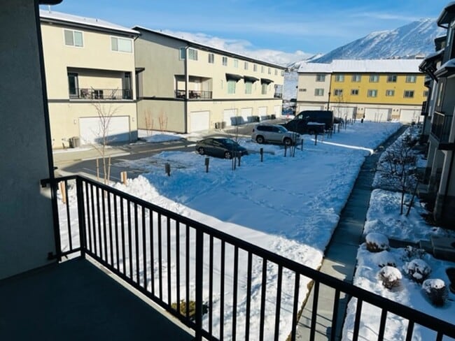 Building Photo - Beautiful 2018 townhome with 2 car garage and tall ceilings.