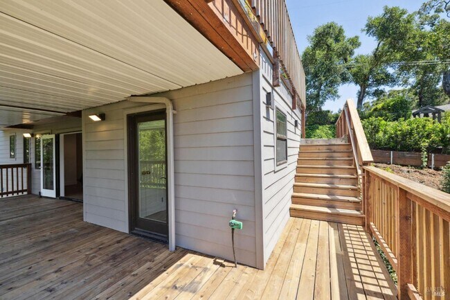 Foto del edificio - Newly Renovated Ross Four Bedroom & Three Bathroom Home on 1/2 acre with AC and Views