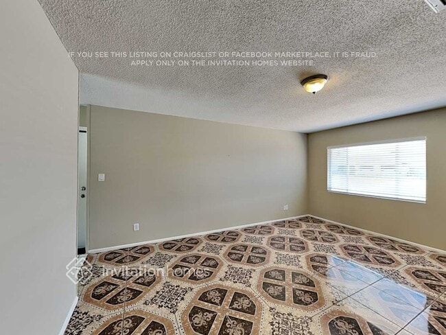 Building Photo - 4142 W Royal Palm Rd