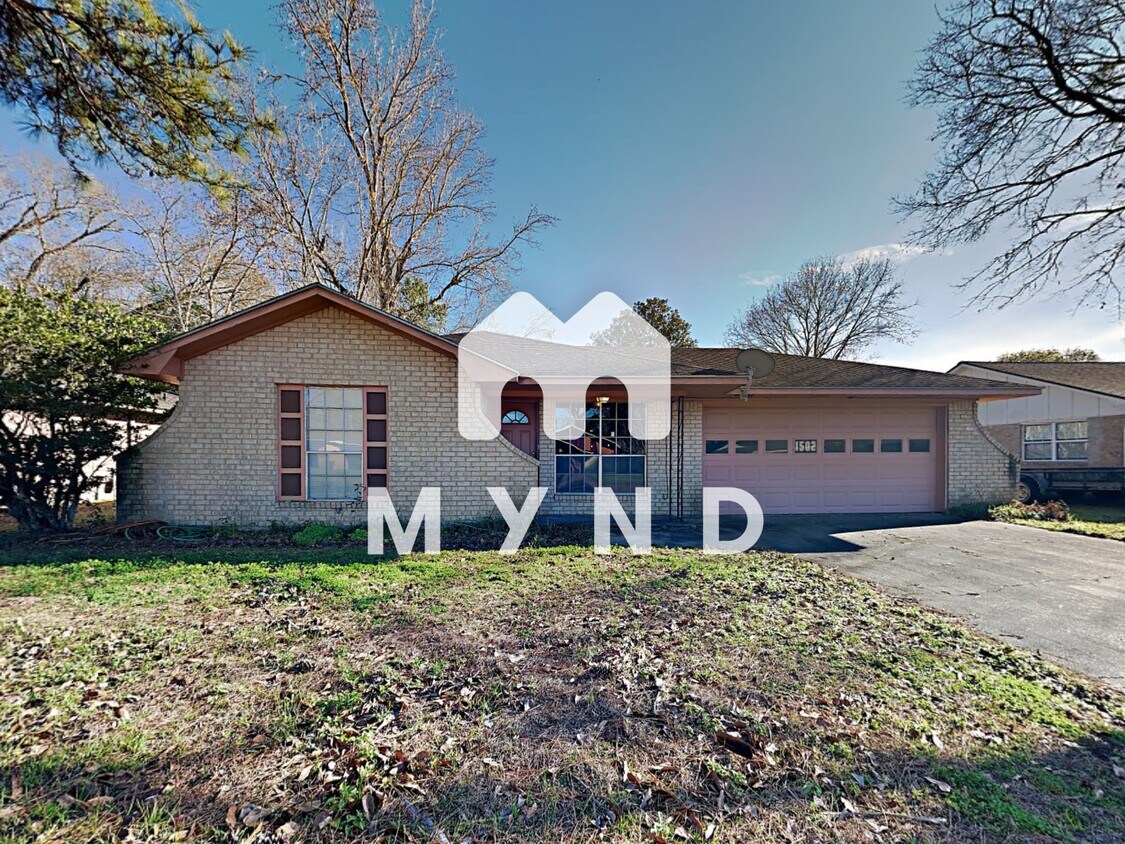 Primary Photo - 1502 Maple St