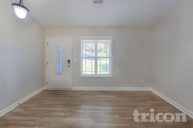 Foto del edificio - 456 Blairwood Ct