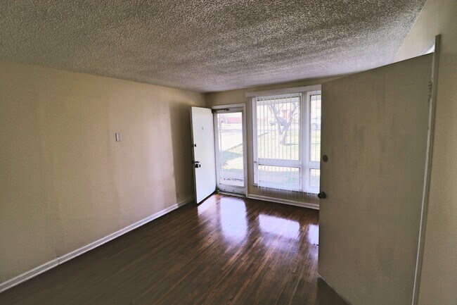 Foto del edificio - 7010 Cortez Ct B