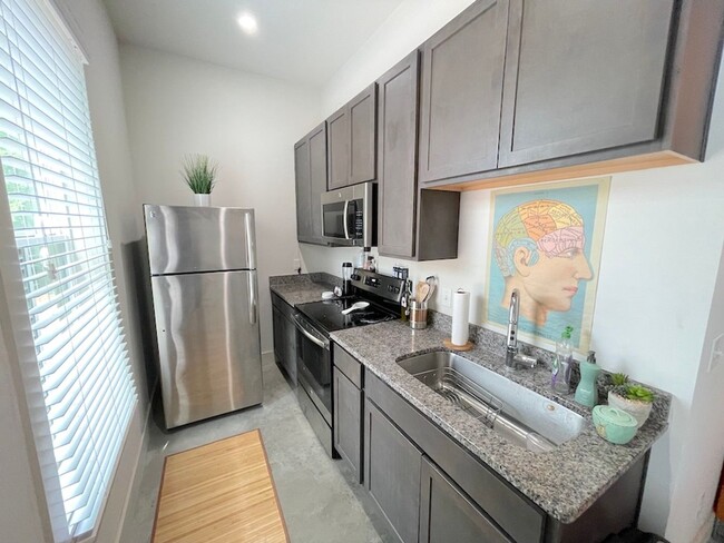 Foto del edificio - 613 E Duffy Ln