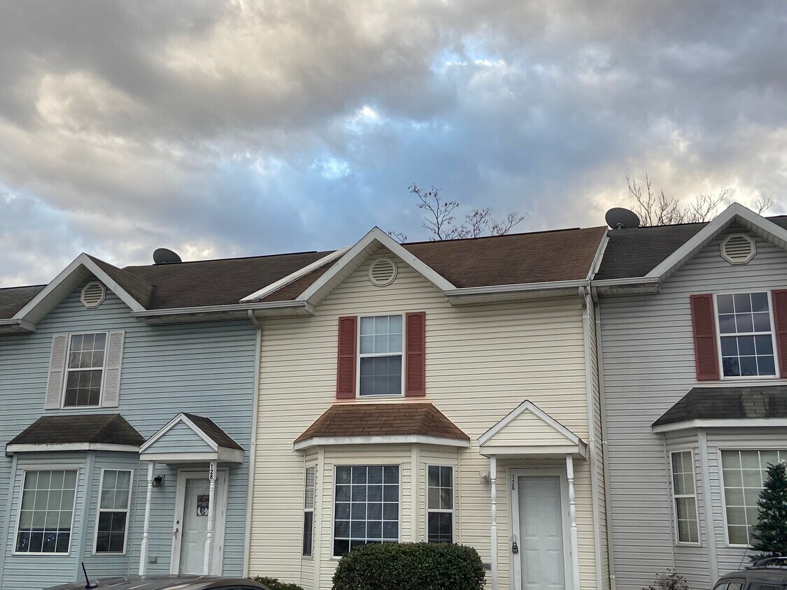 126 Stadium Cir, Inwood, WV 25428 Townhome Rentals in Inwood WV