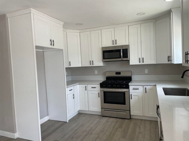 Foto del edificio - Recently Upgraded Two Bedroom One Bathroom...