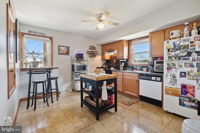 Foto del edificio - 355 W 6th St