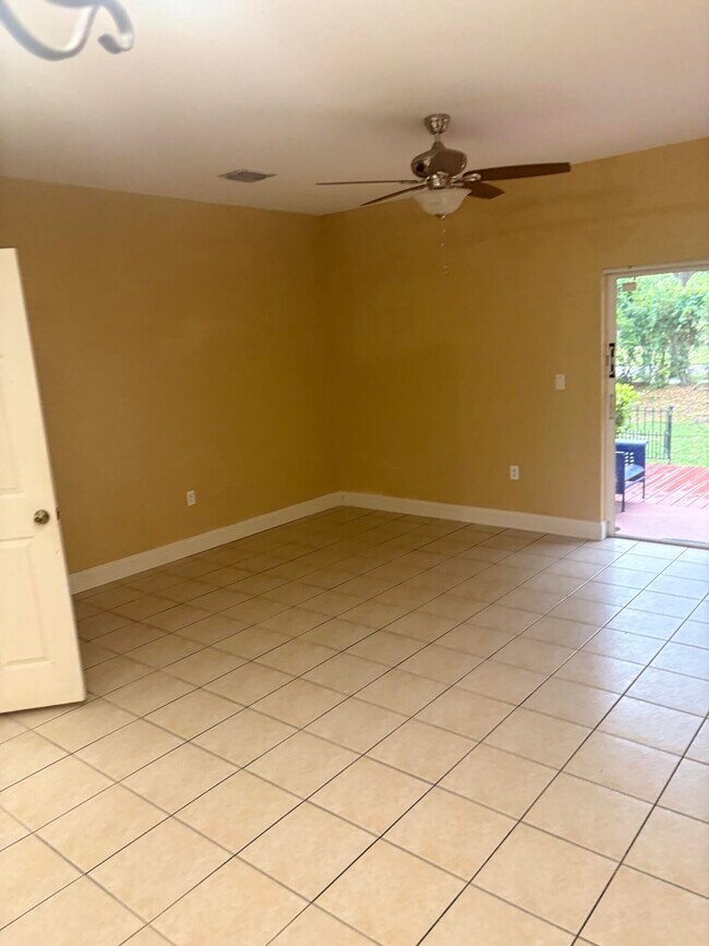 Foto del edificio - 6606 Catalina Ln