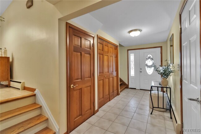 Foto del edificio - 55 Brooklane Dr