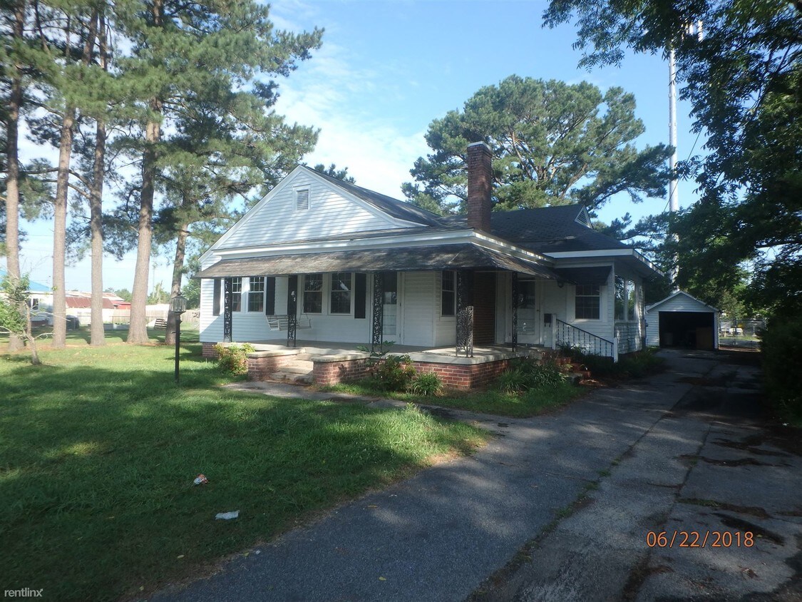 3 br, 2 bath House 2230 Dickinson Ave House Rental in Greenville