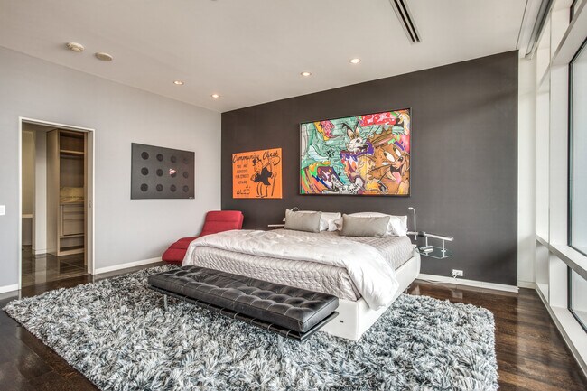 Foto del edificio - 2430 Victory Park Ln