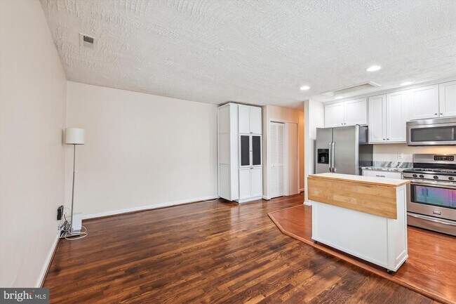 Foto del edificio - 44 E Reed Ave