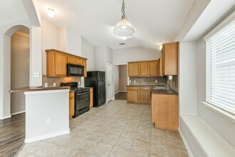 Building Photo - 13831 Hillingdale Ln