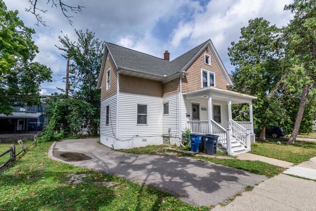 Foto del edificio - 831 Brookwood Pl