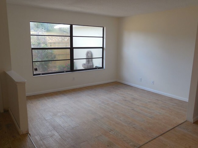 Foto del edificio - Becket Lake 3 bed 2 bath SFH