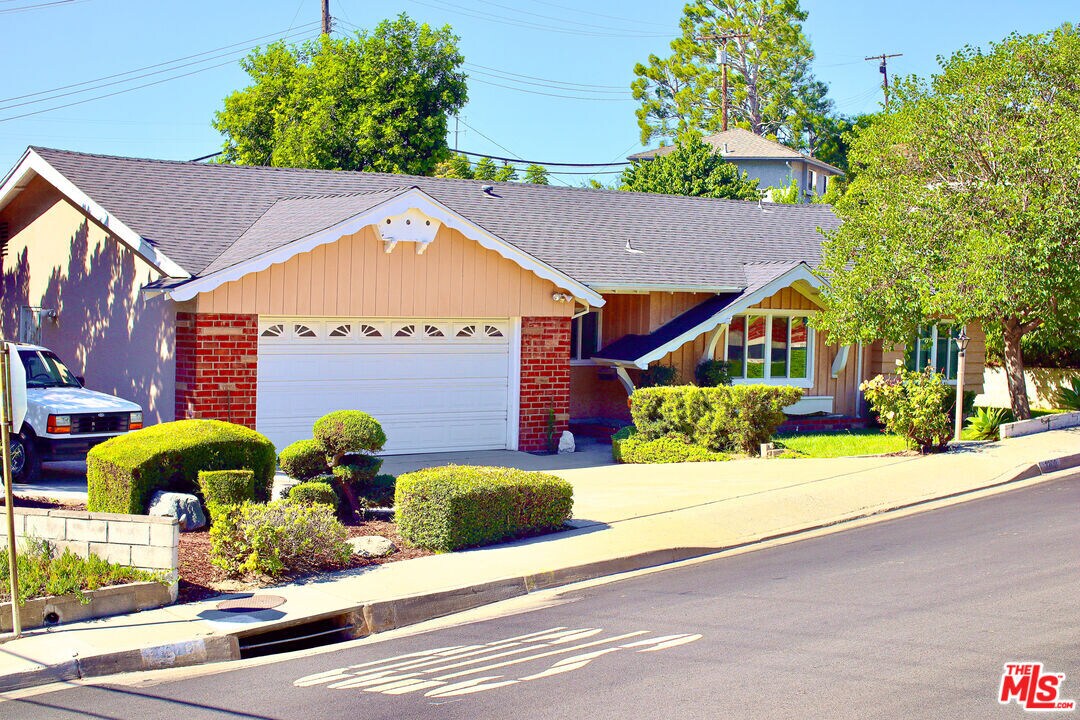 Primary Photo - 1200 W Crest Way