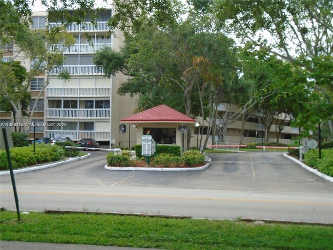 Building Photo - 6921 Environ Blvd