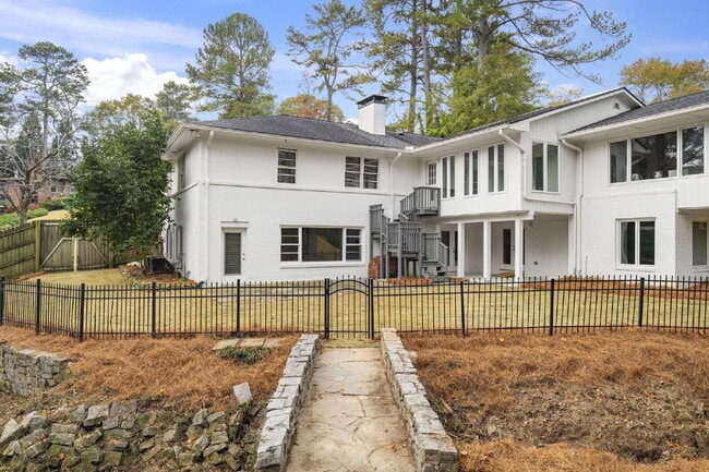 Foto del edificio - Move in before December 31st and get $100 OFF your rent for the first 3 months — PLUS a $250 Amaz...