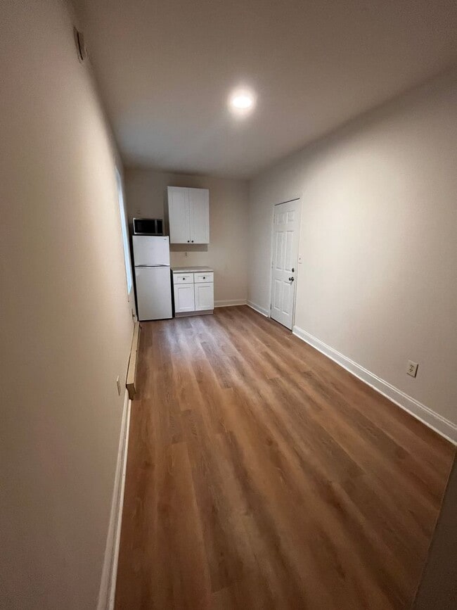 Building Photo - Spacious studio in a great area in fishtown
