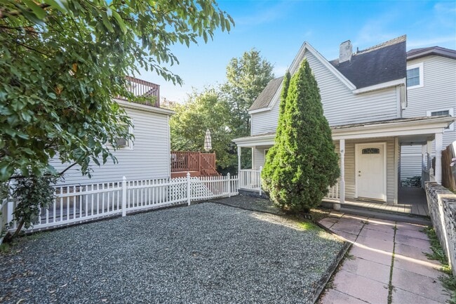 Building Photo - 18 Valley Place, Edgewater, NJ 07020 - 1 B...