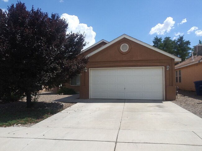 Foto del edificio - 5808 Night Rose Ave NW