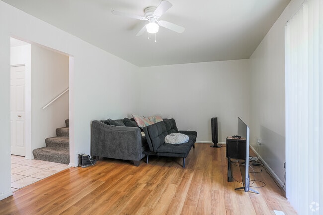 Excellent Sized Living Space - Michigan Edgewood