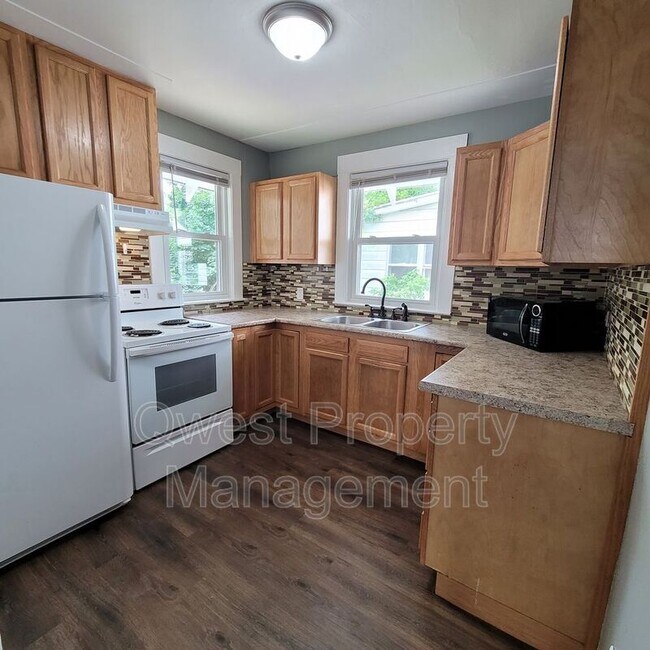 Foto del edificio - 448 Spencer St. NE