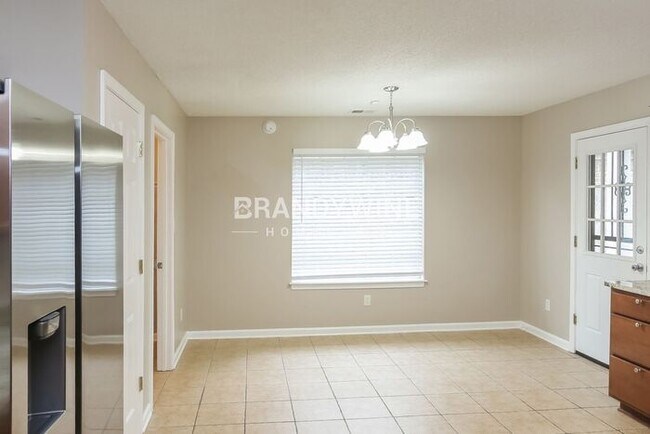 Building Photo - Beautiful 3BR with Car Garage! Opportunity...