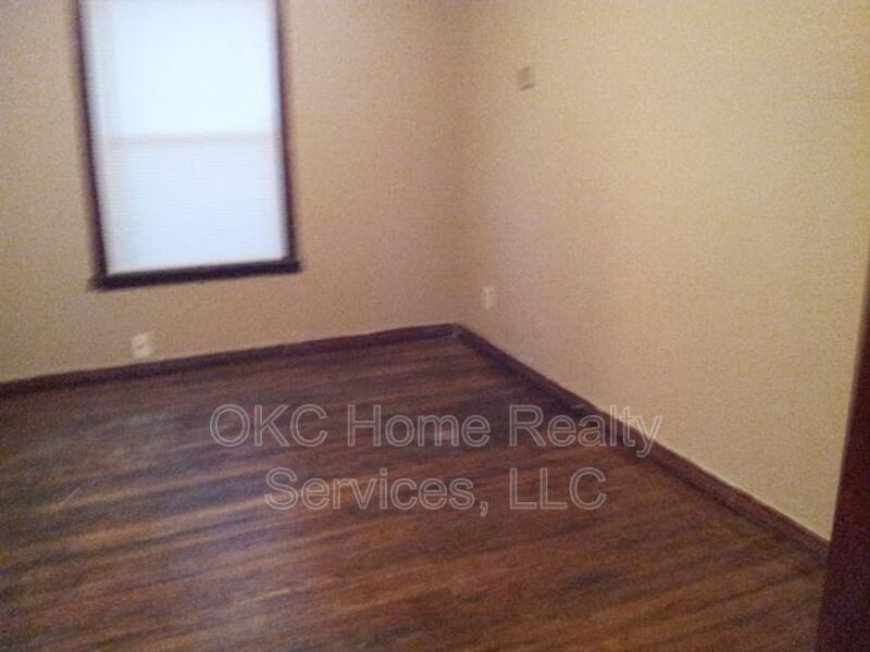 Building Photo - 1420 Reding Dr