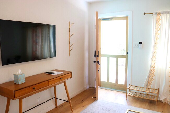Entryway To Living Room - 2305 S Palm Grove Ave