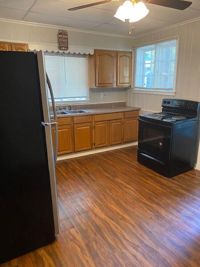 Building Photo - 3 br, 1 bath House - 23 COAL ST