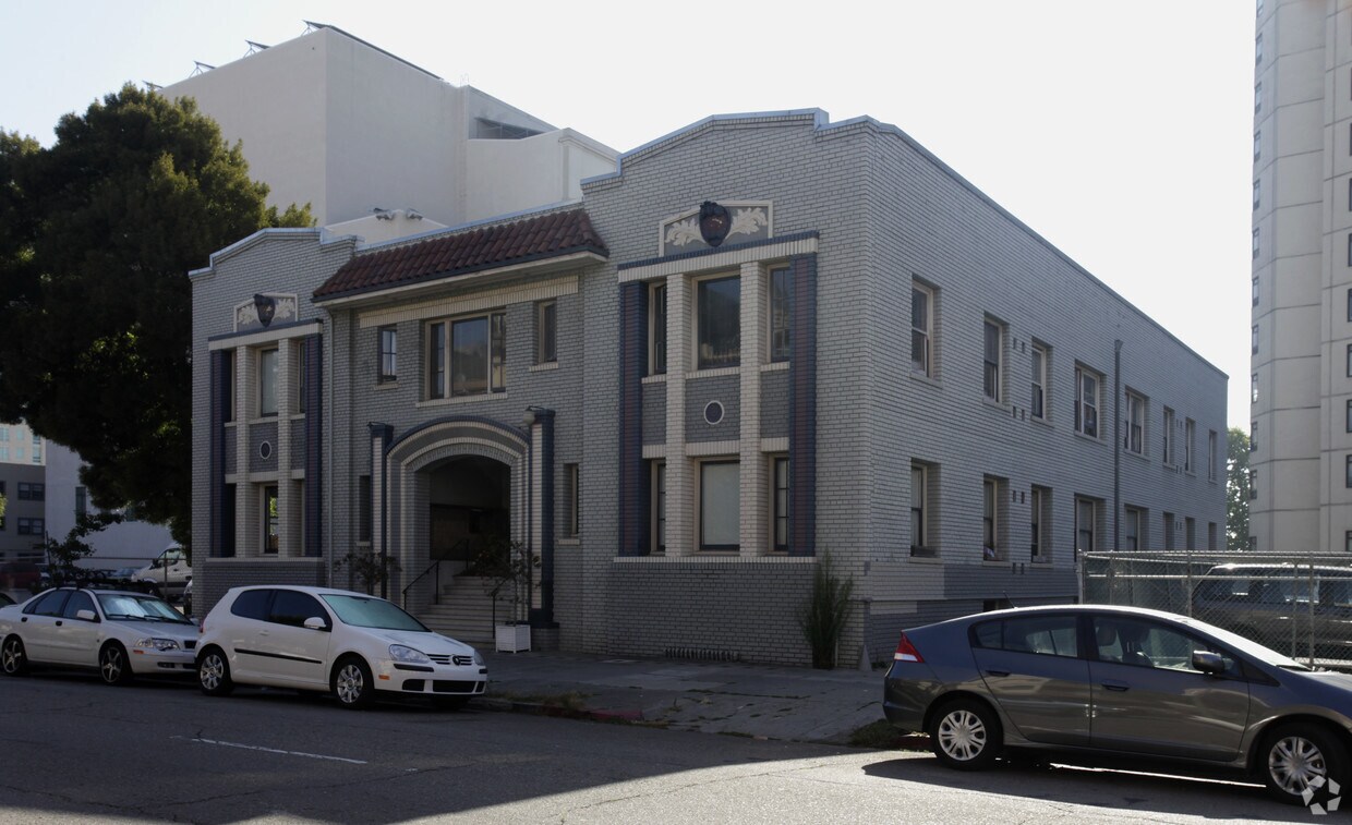 Building Photo - The Leslie Apartments