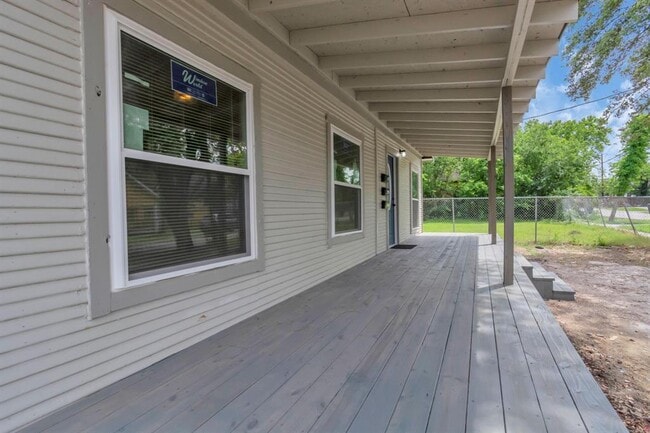Building Photo - 211 Stiles St