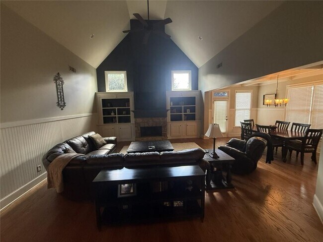 Foto del edificio - 1125 Walters Cir