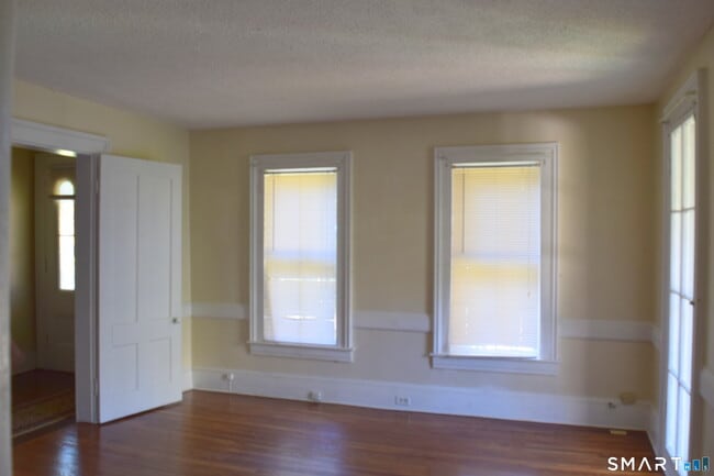 Building Photo - 13 Pleasant St