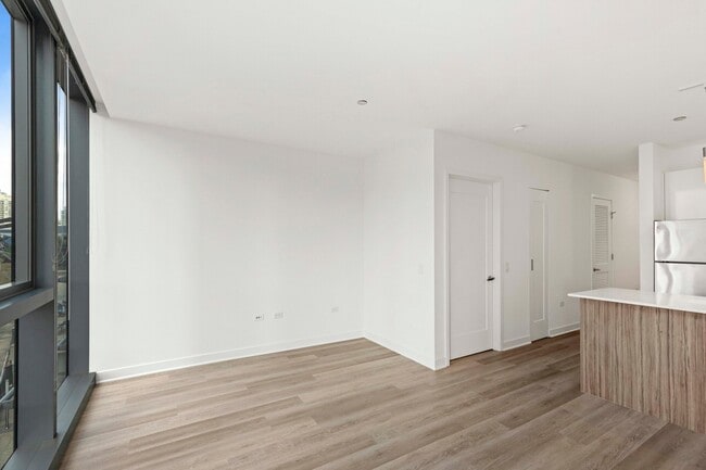 Photo - 347 W Wolf Point Plaza Apartment