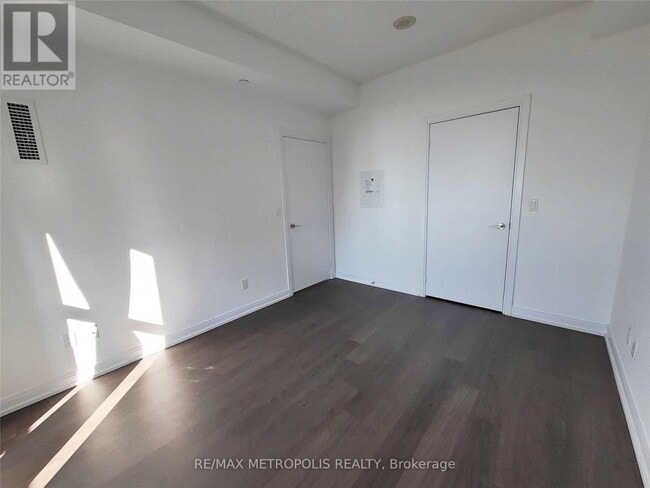 Building Photo - 255 Village Green Square