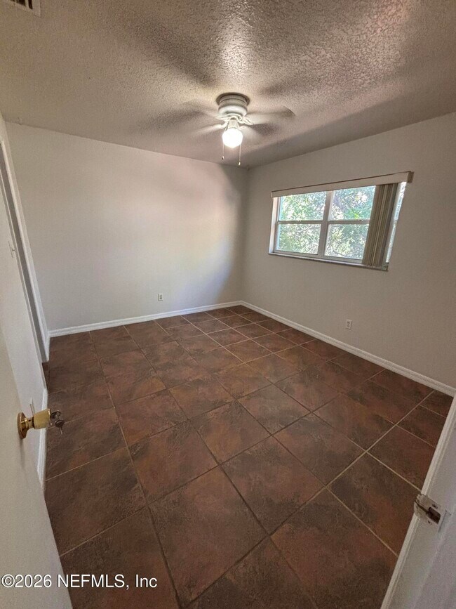 Building Photo - 212 Lincoln Ave