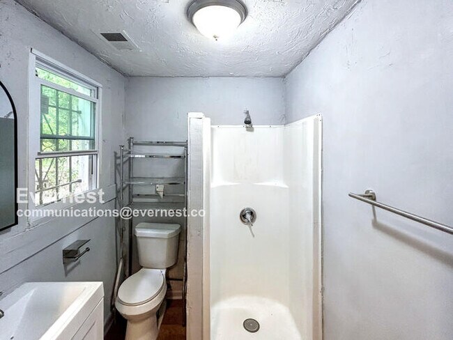 Foto del edificio - 2028 Powderly Ave SW