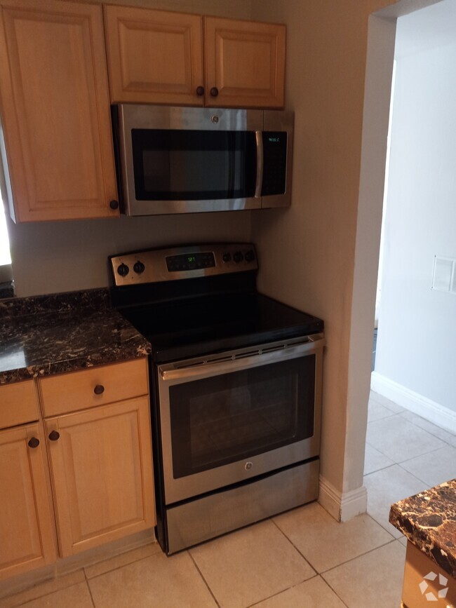 New Stainless steel appliance - 4324 nw 9th ave