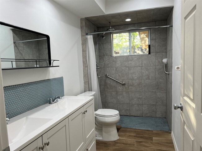 Foto del edificio - 5410 Greylog Dr