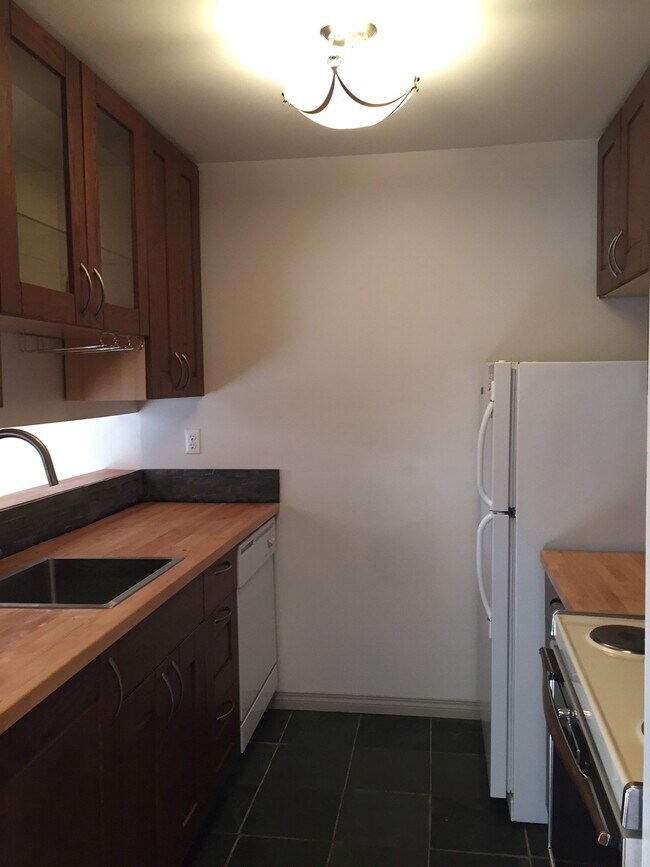 Photo du bâtiment - 1 Bed 1 Bath Unit in Edmonton, AB