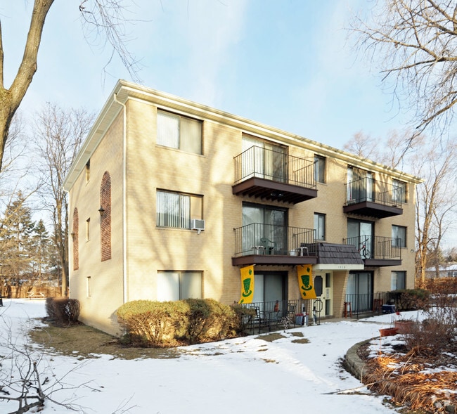 Building Photo - 1028 S York Rd
