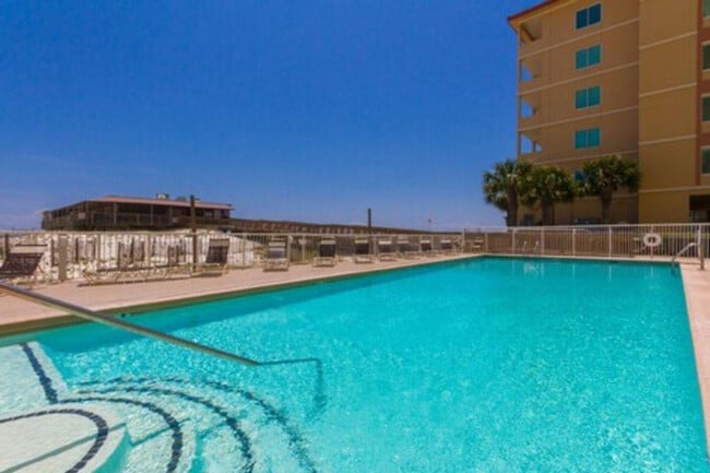 Foto del edificio - 409 E Beach Blvd