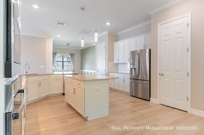Foto del edificio - 7036 Highgate Ln