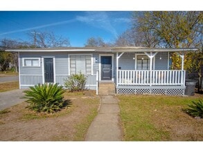 Building Photo - 1003 Poinsettia St