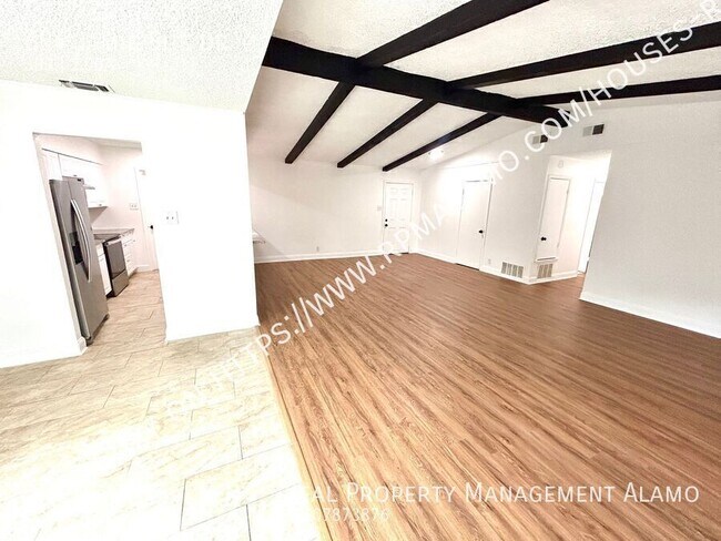 Building Photo - 624 Jamie Sue Dr