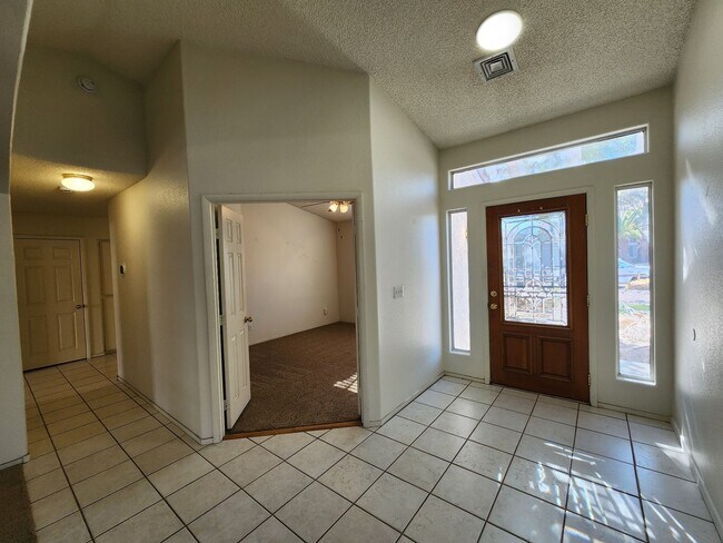 Foto del edificio - 1720 Navarre Ln