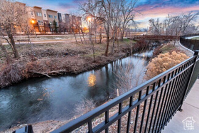 Foto del edificio - 4186 S Main St