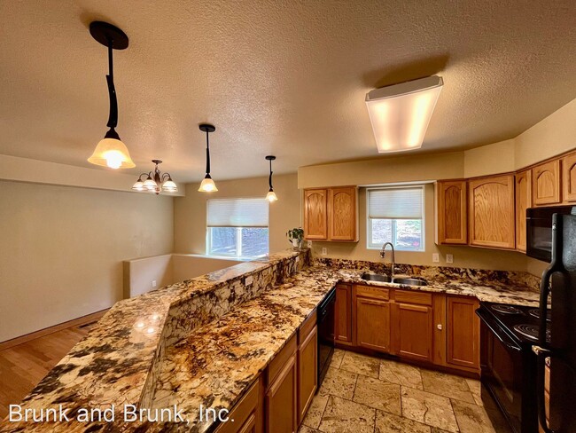Building Photo - 2 br, 2.5 bath House - 2250 E La Salle Str...