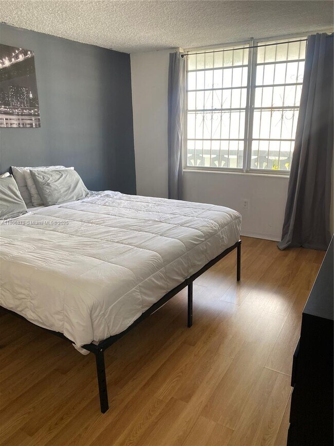 Foto del edificio - 1732 Meridian Ave